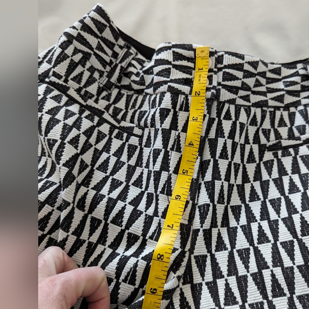 Anthropologie B&W patterned shorts - Picture 7 of 7